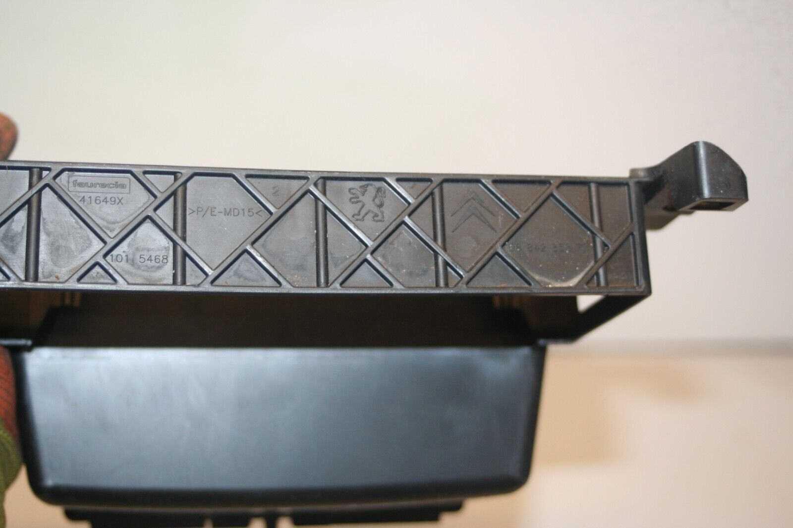 2010 CITROEN DS3. CENTRE CONSOLE FRAME 96842858377 STORAGE - Image 6