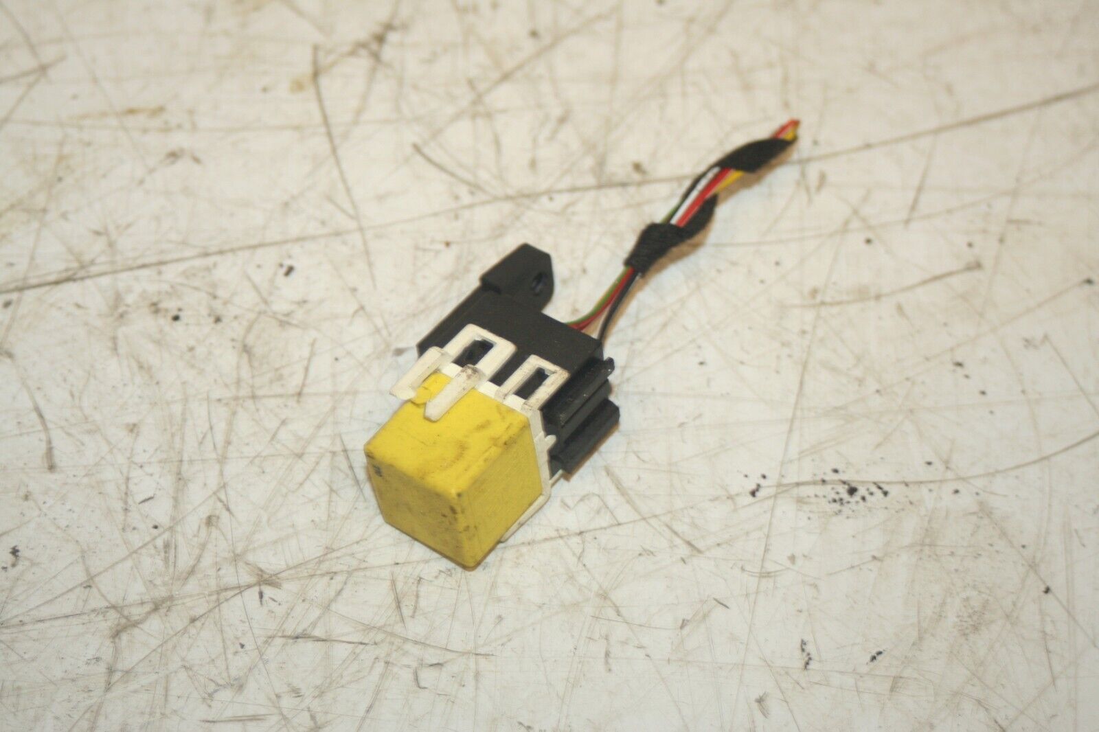 2000 MERCEDES C CLASS W202. YELLOW RELAY