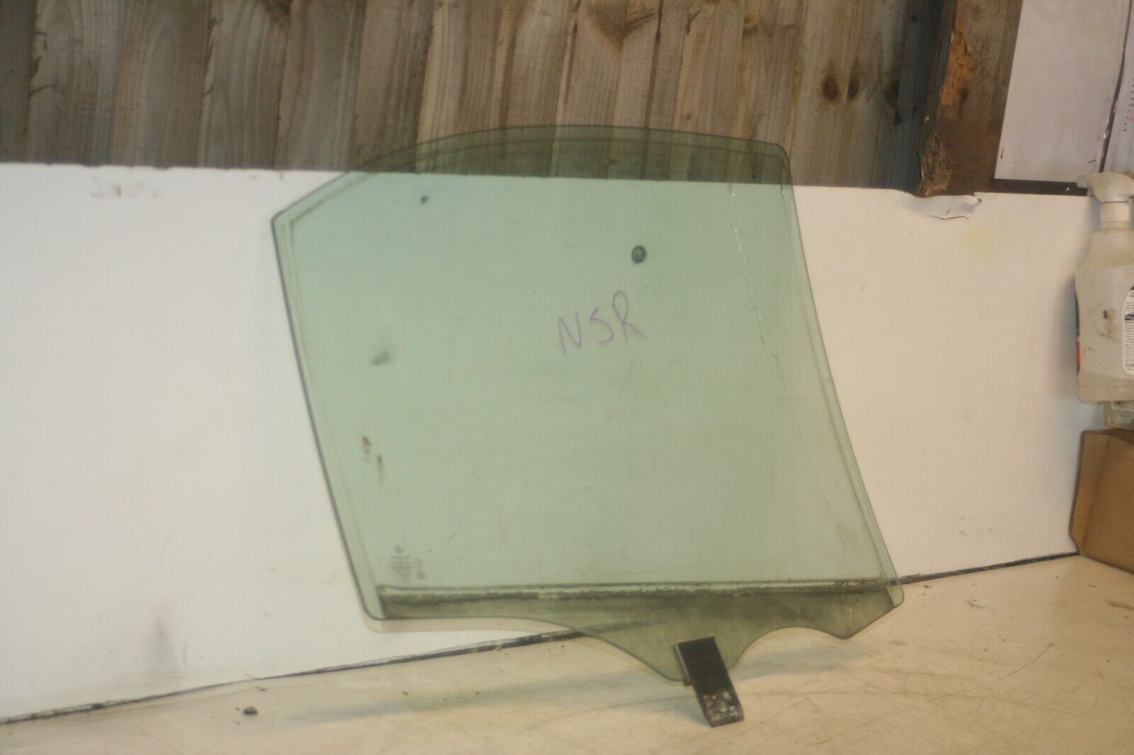 2005 MERCEDES S CLASS W220. PASSENGER SIDE REAR WINDOW GLASS - Image 2