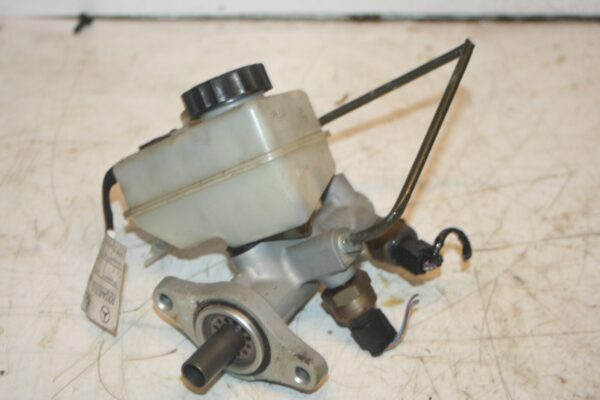 2000 MERCEDES C CLASS W202. BRAKE MASTER CYLINDER