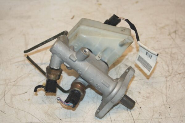 2000 MERCEDES C CLASS W202. BRAKE MASTER CYLINDER - Image 3