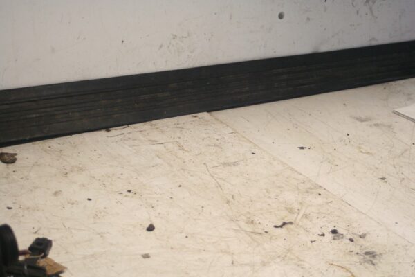 2001 LAND ROVER DISCOVERY 2 TD5. REAR BUMPER TRIM