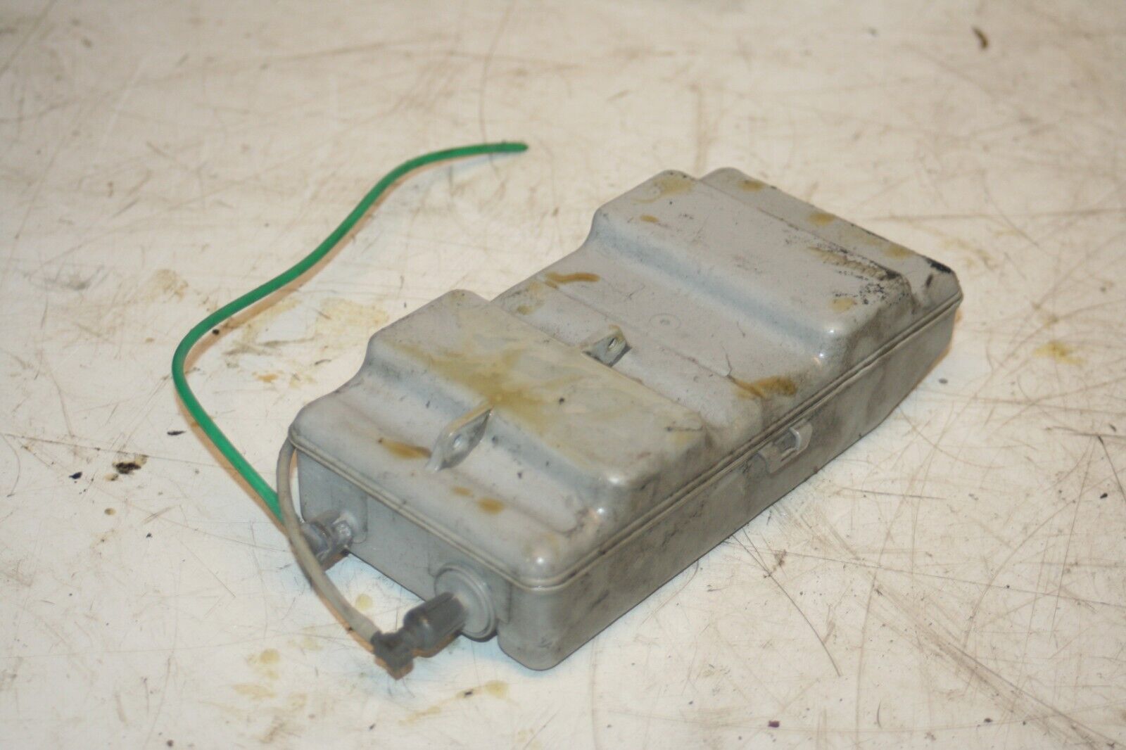 2000 MERCEDES C CLASS W202. A2208050119 VACUUM RESERVOIR TANK AIR