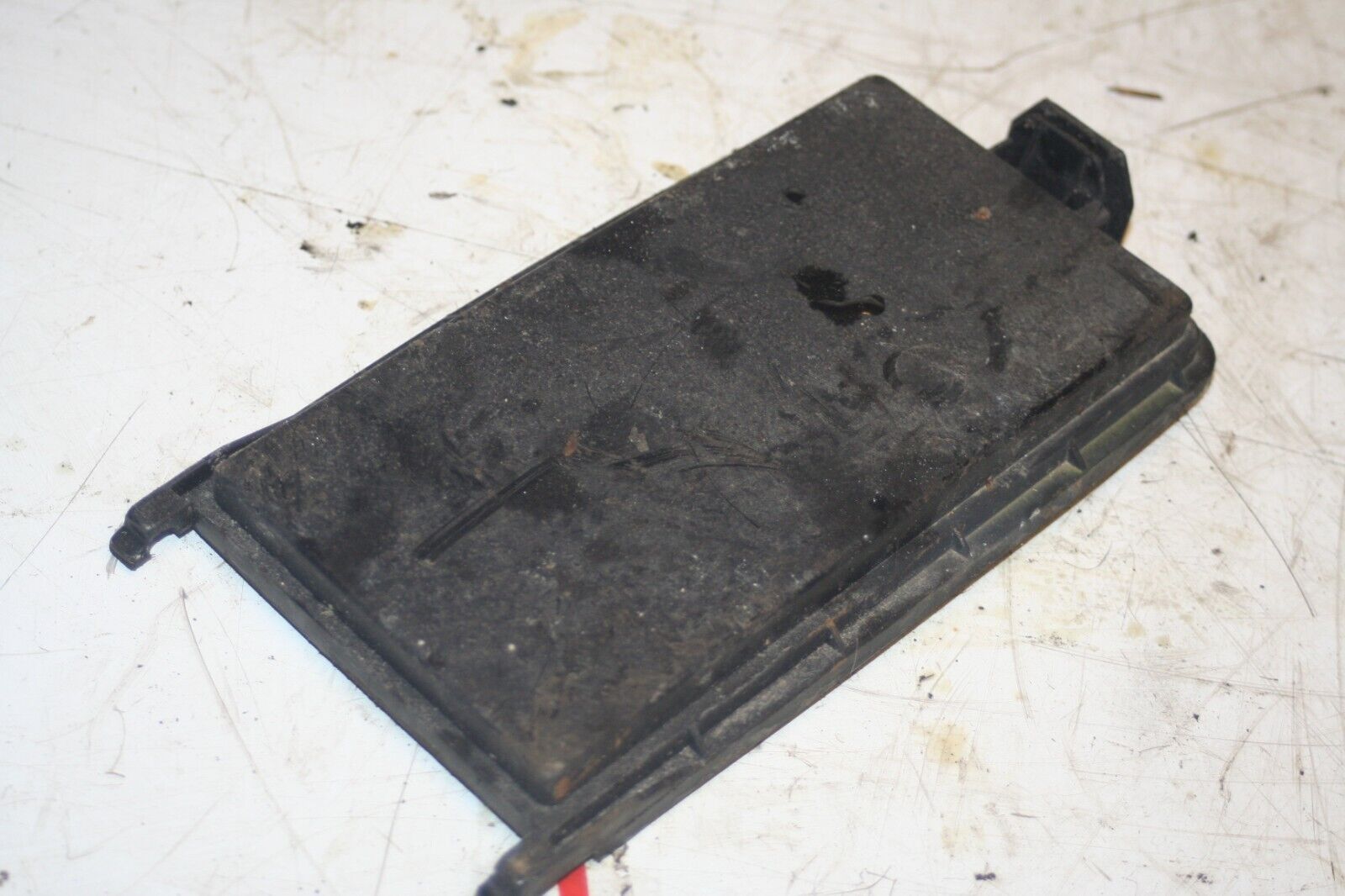 2000 MERCEDES C CLASS W202. FUSE BOARD BOX COVER LID