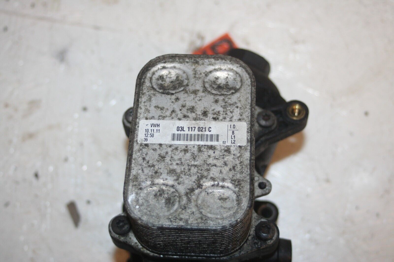 2013 VOLKSWAGEN POLO MK5 6R 1.2 DIESEL. OIL COOLER FILTER HOUSING 03L 117 021C - Image 3