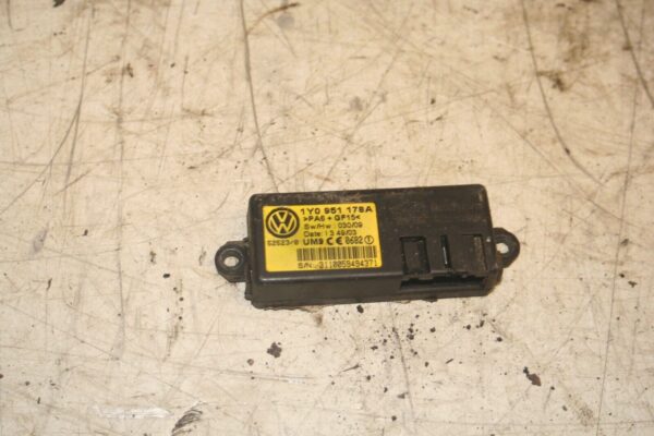 2004 VOLKSWAGEN CONVERTIBLE BEETLE 1.8T. 1Y0951178A MOTION DETECTION SENSOR