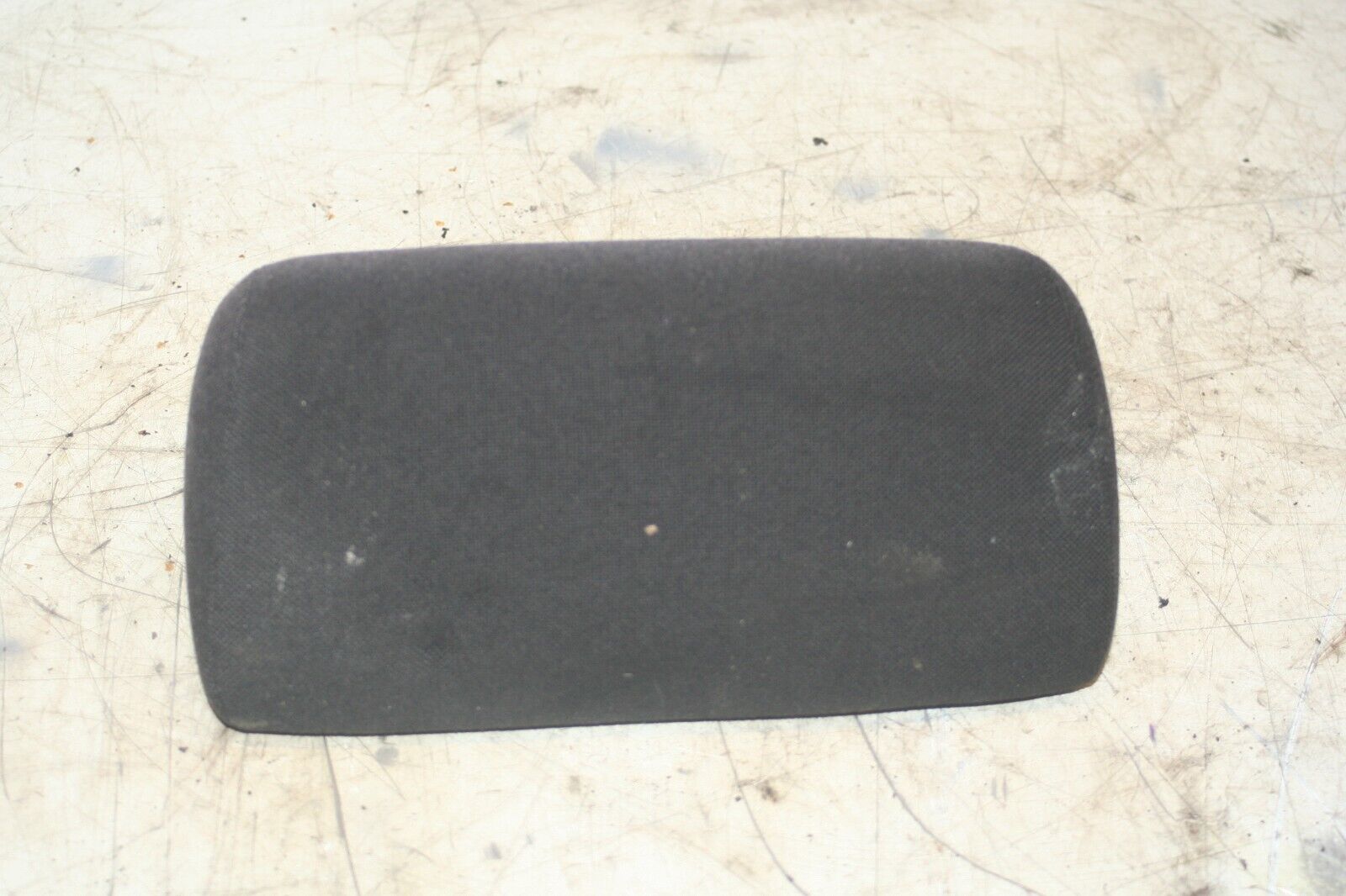 2004 VOLKSWAGEN CONVERTIBLE BEETLE 1.8T. REAR HEAD REST