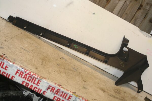 2004 VOLKSWAGEN CONVERTIBLE BEETLE 1.8T. DRIVER SIDE LOWER DOOR INNER SILL TRIM - Image 3