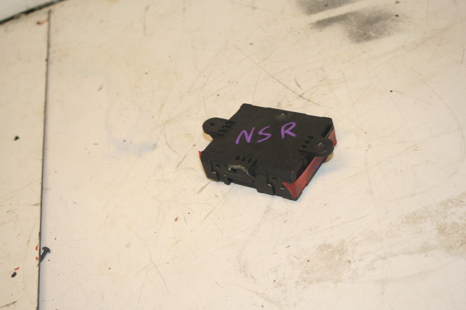 2011 FORD S MAX TITANIUM ECOBOOST. DRIVER SIDE FRONT DOOR LOCK MOTOR