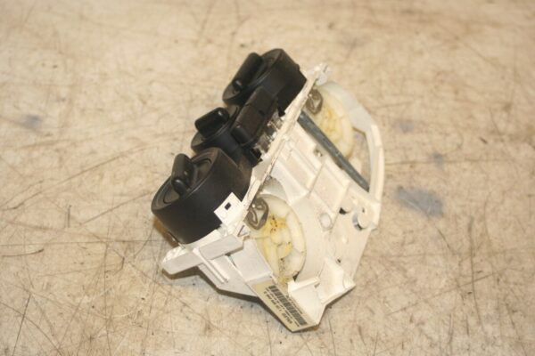 2004 VOLKSWAGEN CONVERTIBLE BEETLE 1.8T. HEATER CONTROLS WITH AIR CON - Image 3