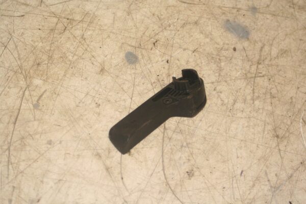 2004 VOLKSWAGEN CONVERTIBLE BEETLE 1.8T. BONNET RELEASE HANDLE - Image 2