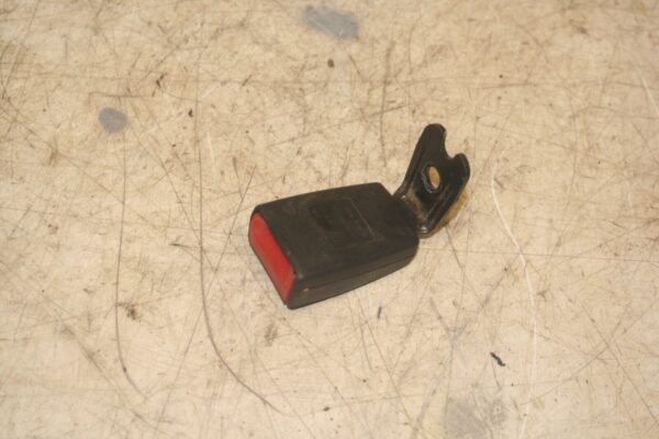 2004 VOLKSWAGEN CONVERTIBLE BEETLE 1.8T. SEAT BELT BUCKLE CLIP