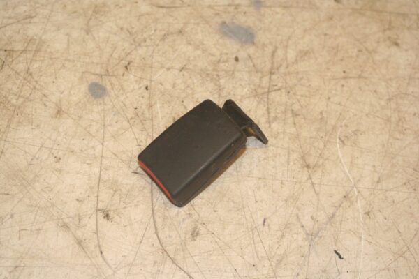 2004 VOLKSWAGEN CONVERTIBLE BEETLE 1.8T. SEAT BELT BUCKLE CLIP - Image 2