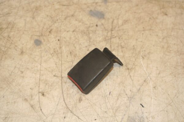 2004 VOLKSWAGEN CONVERTIBLE BEETLE 1.8T. SEAT BELT BUCKLE CLIP