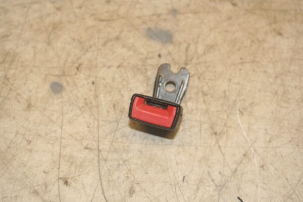 2004 VOLKSWAGEN CONVERTIBLE BEETLE 1.8T. SEAT BELT BUCKLE CLIP - Image 2