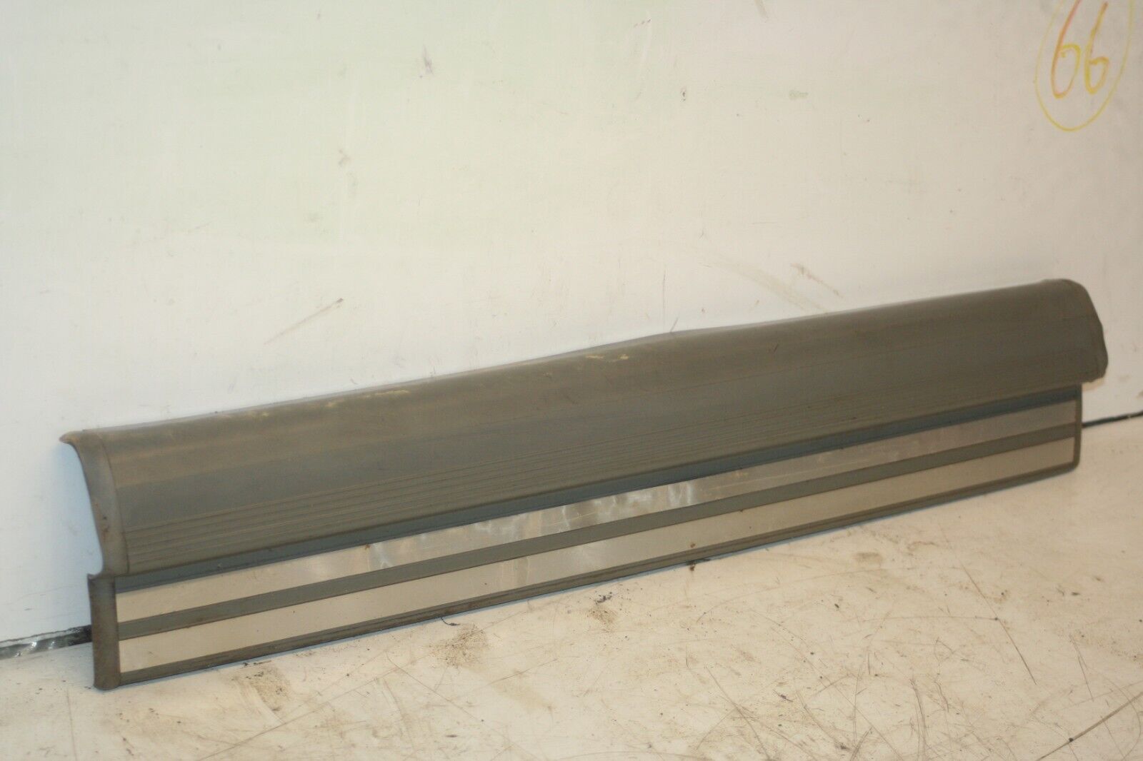 2000 MERCEDES C CLASS W202. FLOOR SILL KICK PLATE - Image 2