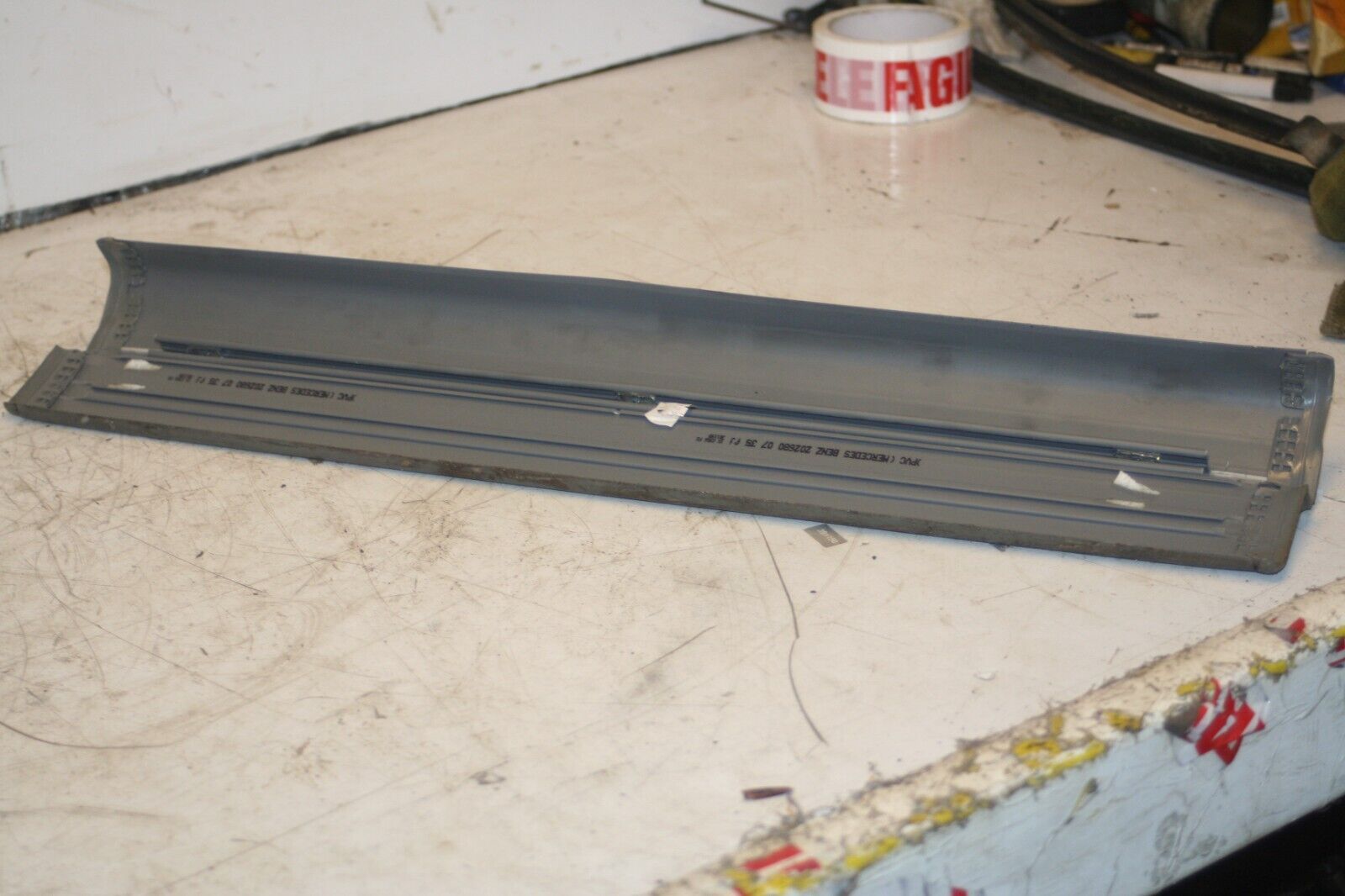 2000 MERCEDES C CLASS W202. FLOOR SILL KICK PLATE - Image 4