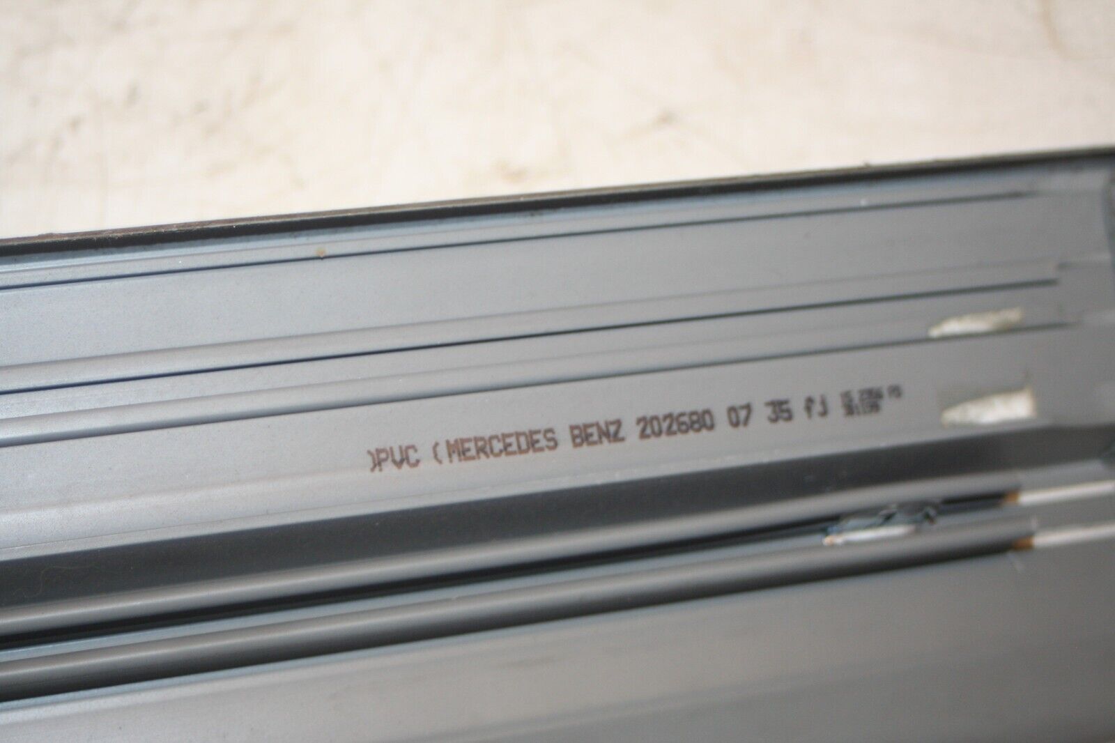 2000 MERCEDES C CLASS W202. FLOOR SILL KICK PLATE - Image 6
