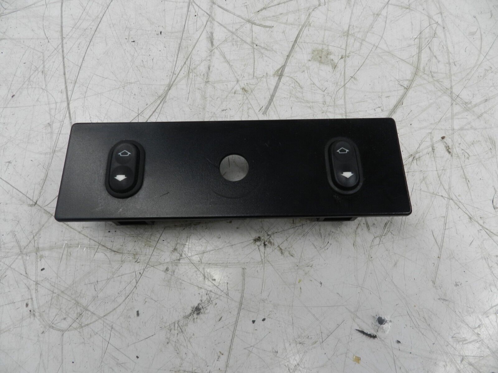 1993 FORD GRANADA DORCHESTER. REAR WINDOW SWITCHES DASHBOARD