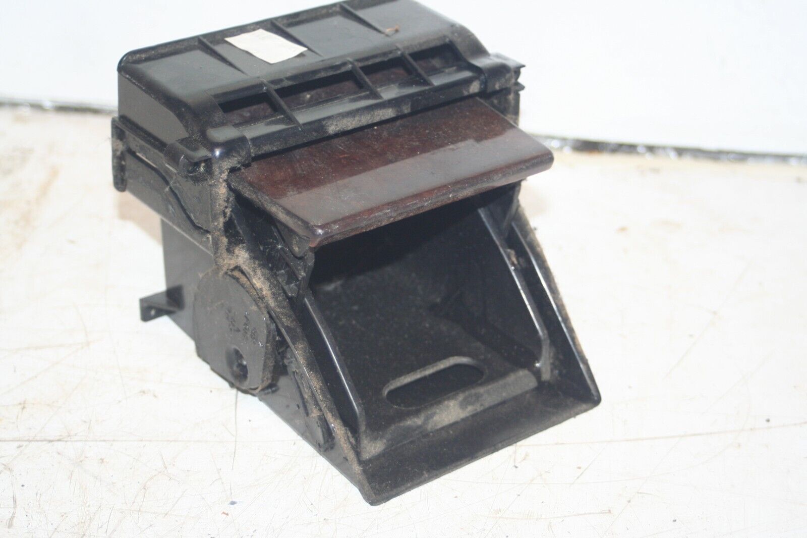 2000 MERCEDES C CLASS W202. WOOD TRIM CUBBY HOLE STORAGE POCKET - Image 2