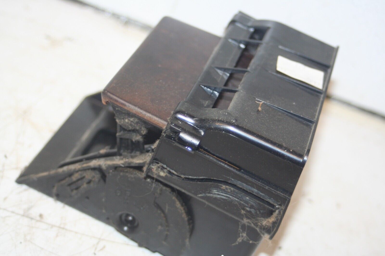 2000 MERCEDES C CLASS W202. WOOD TRIM CUBBY HOLE STORAGE POCKET - Image 4