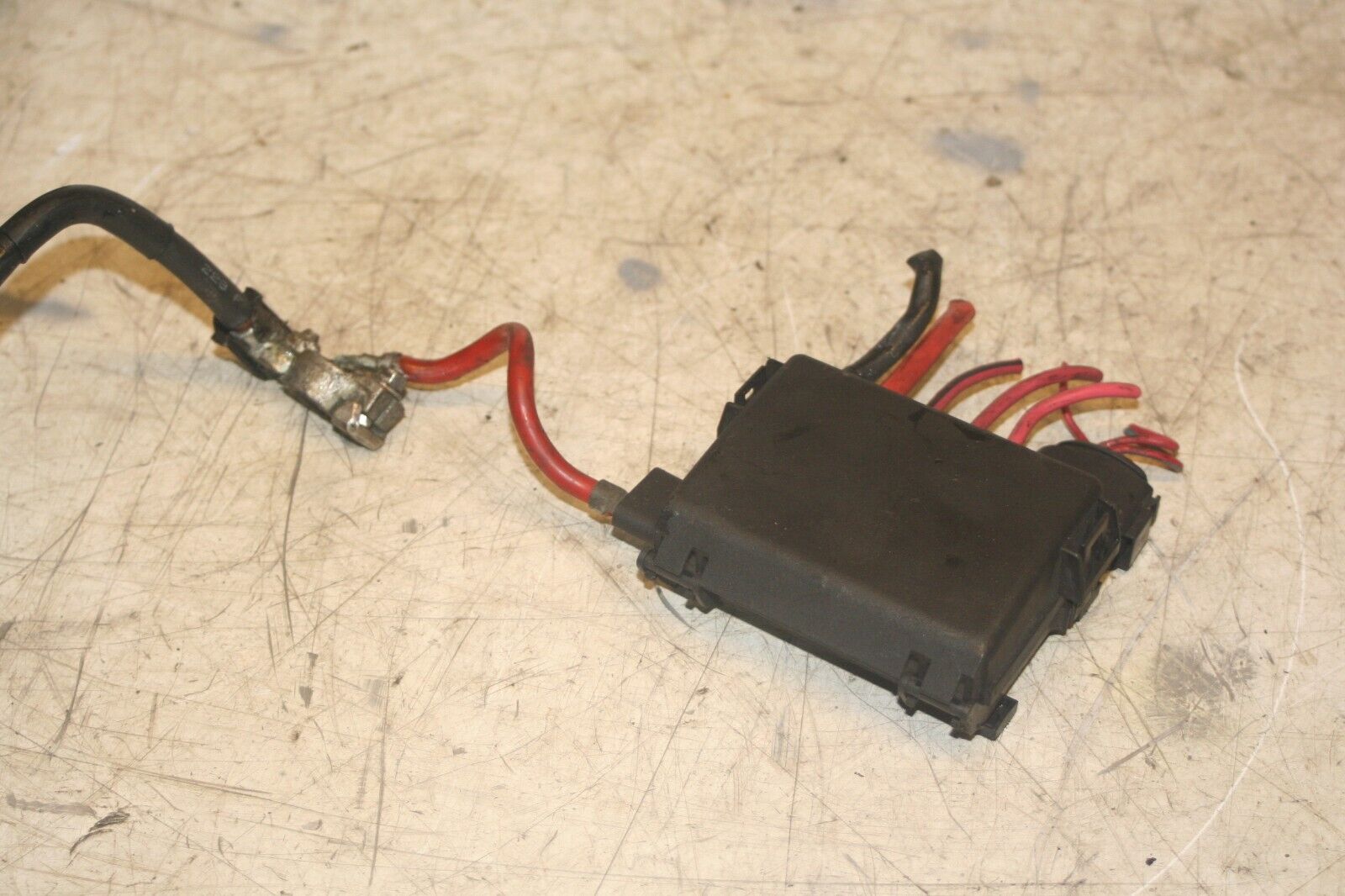 2004 VOLKSWAGEN CONVERTIBLE BEETLE 1.8T. BATTERY POSITIVE TERMINAL LINKABLE FUSE