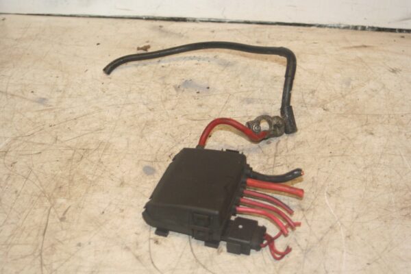 2004 VOLKSWAGEN CONVERTIBLE BEETLE 1.8T. BATTERY POSITIVE TERMINAL LINKABLE FUSE - Image 2