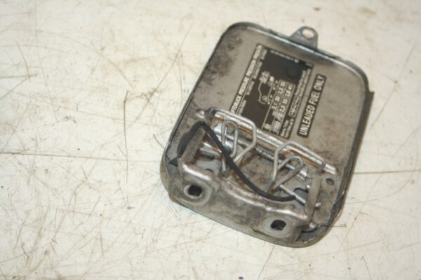 2000 MERCEDES C CLASS W202. FUEL FLAP CAP SILVER - Image 3