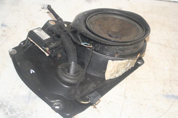 2004 VOLKSWAGEN CONVERTIBLE BEETLE 1.8T. DRIVER SIDE REAR SPEAKER - Image 2