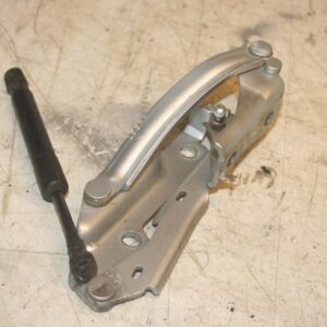 2004 VOLKSWAGEN CONVERTIBLE BEETLE 1.8T. BONNET HINGE + GAS STRUT