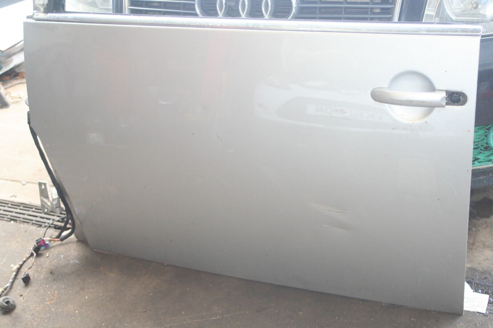 2004 VOLKSWAGEN CONVERTIBLE BEETLE 1.8T. PASSENGER SIDE DOOR SHELL IN SILVER - Image 2