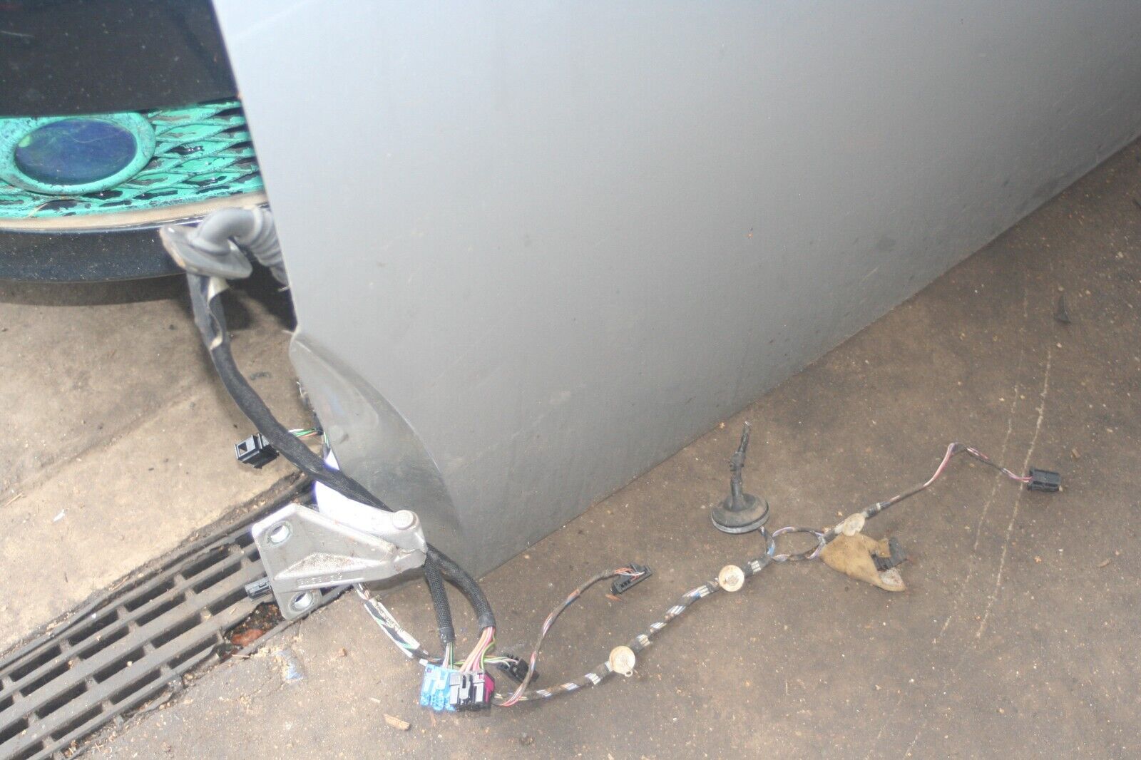 2004 VOLKSWAGEN CONVERTIBLE BEETLE 1.8T. PASSENGER SIDE DOOR SHELL IN SILVER - Image 3