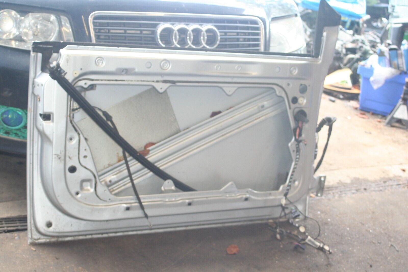 2004 VOLKSWAGEN CONVERTIBLE BEETLE 1.8T. PASSENGER SIDE DOOR SHELL IN SILVER - Image 6