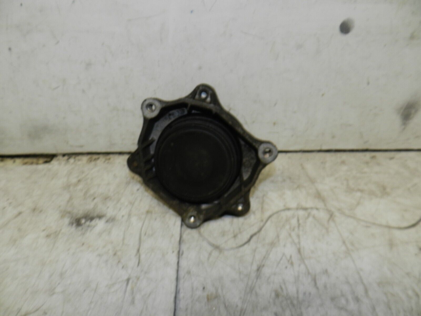2014 BMW 1 SERIES F21 118D. ENGINE MOUNT 6859411