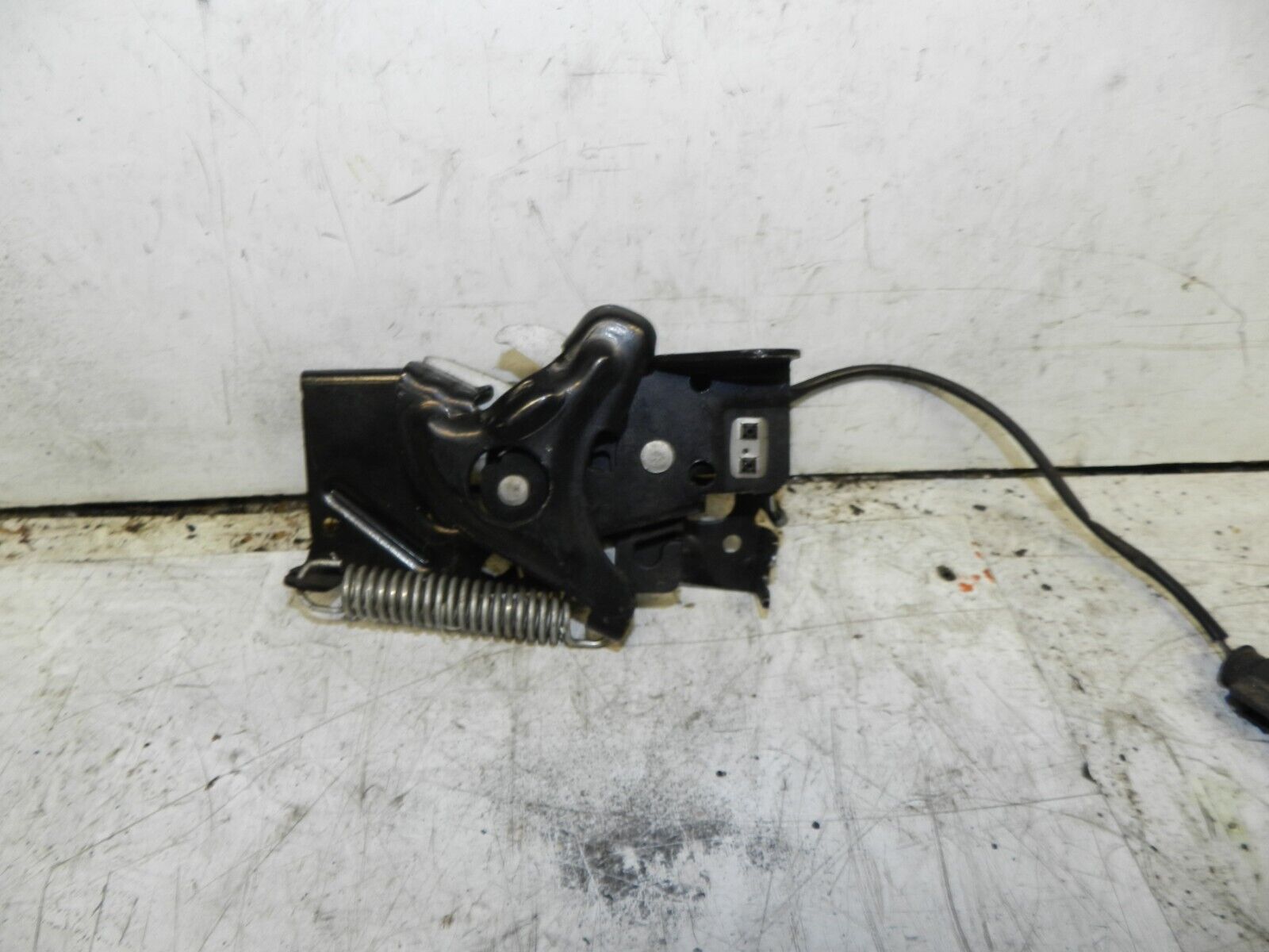 2014 BMW 1 SERIES F21 118D. LATCH 8242549