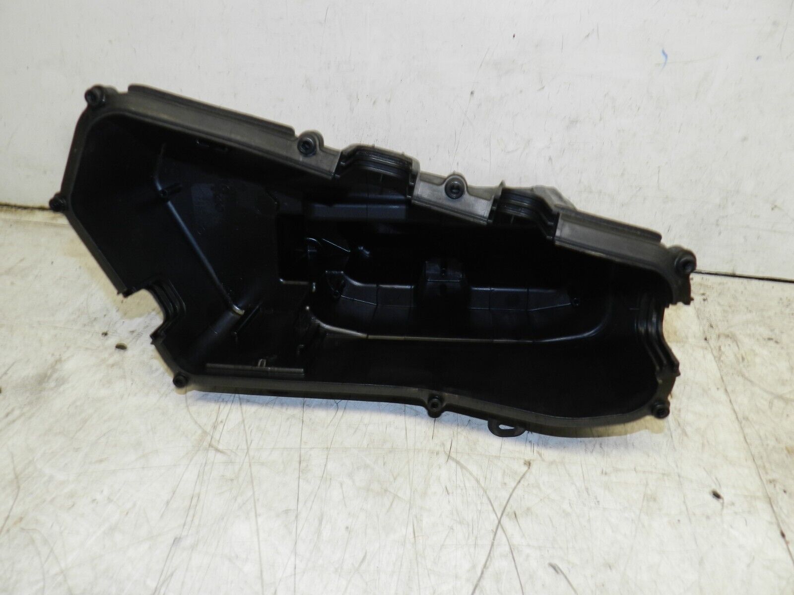 2014 BMW 1 SERIES F21 118D. ECU BOX HOUSING