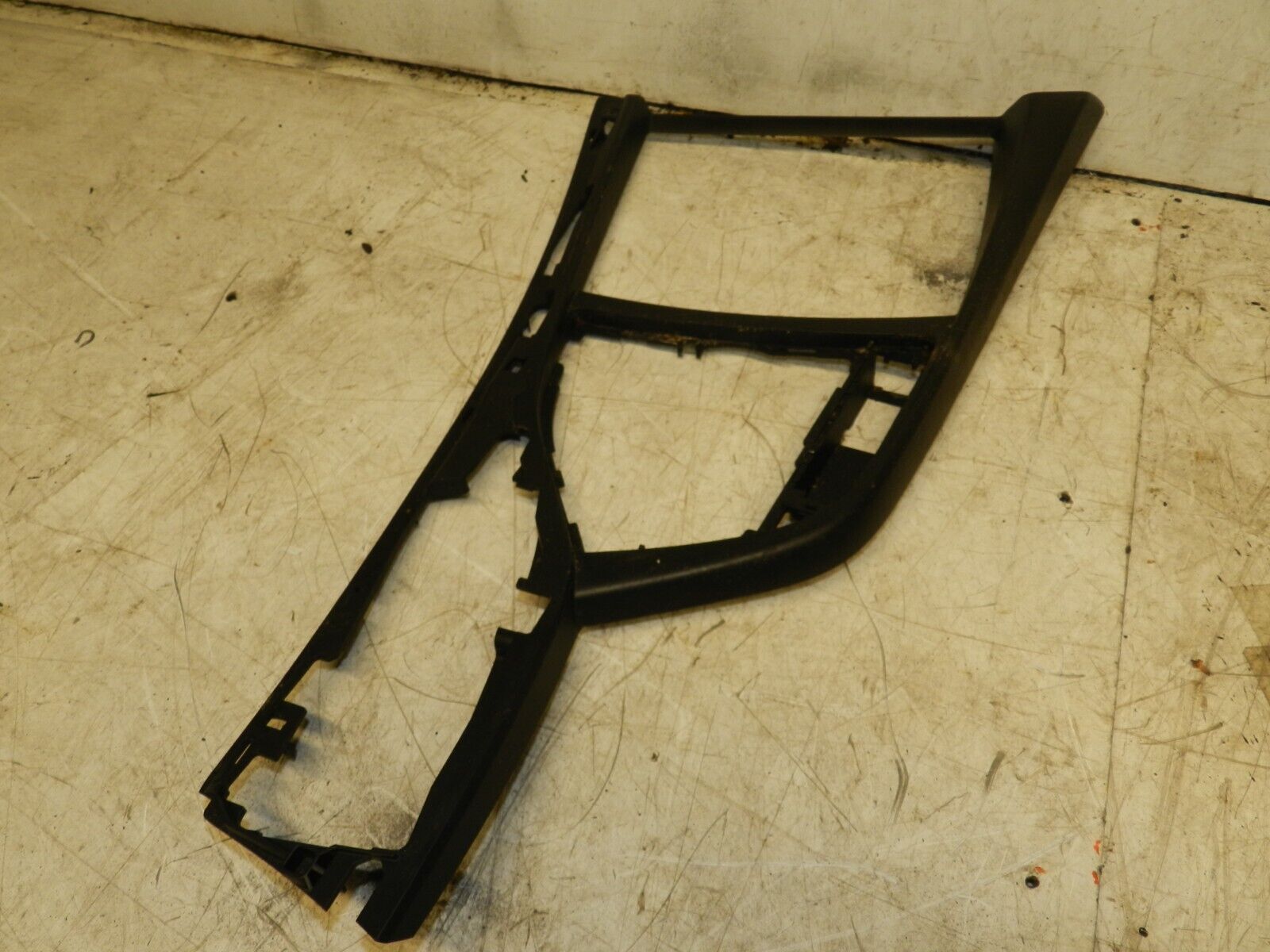 2014 BMW 1 SERIES F21 118D. CENTRE CONSOLE FRAME 9207314