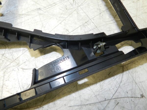 2014 BMW 1 SERIES F21 118D. CENTRE CONSOLE FRAME 9207314 - Image 2