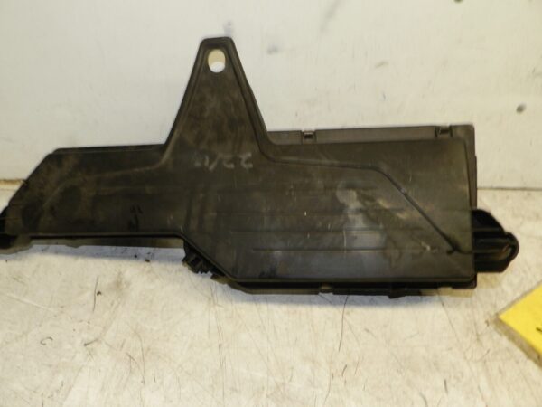 2014 BMW 1 SERIES F21 118D. AIR FILTER HOUSNG BOX 70599484