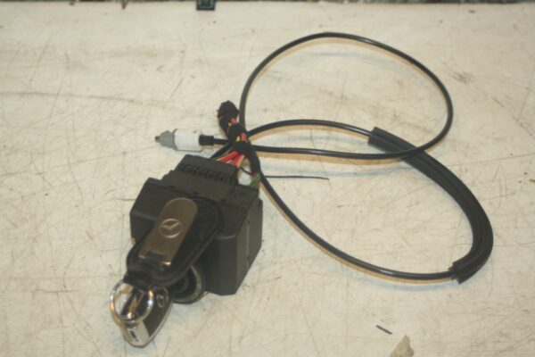 2005 MERCEDES S CLASS W220. IGNITION BARREL AND KEY
