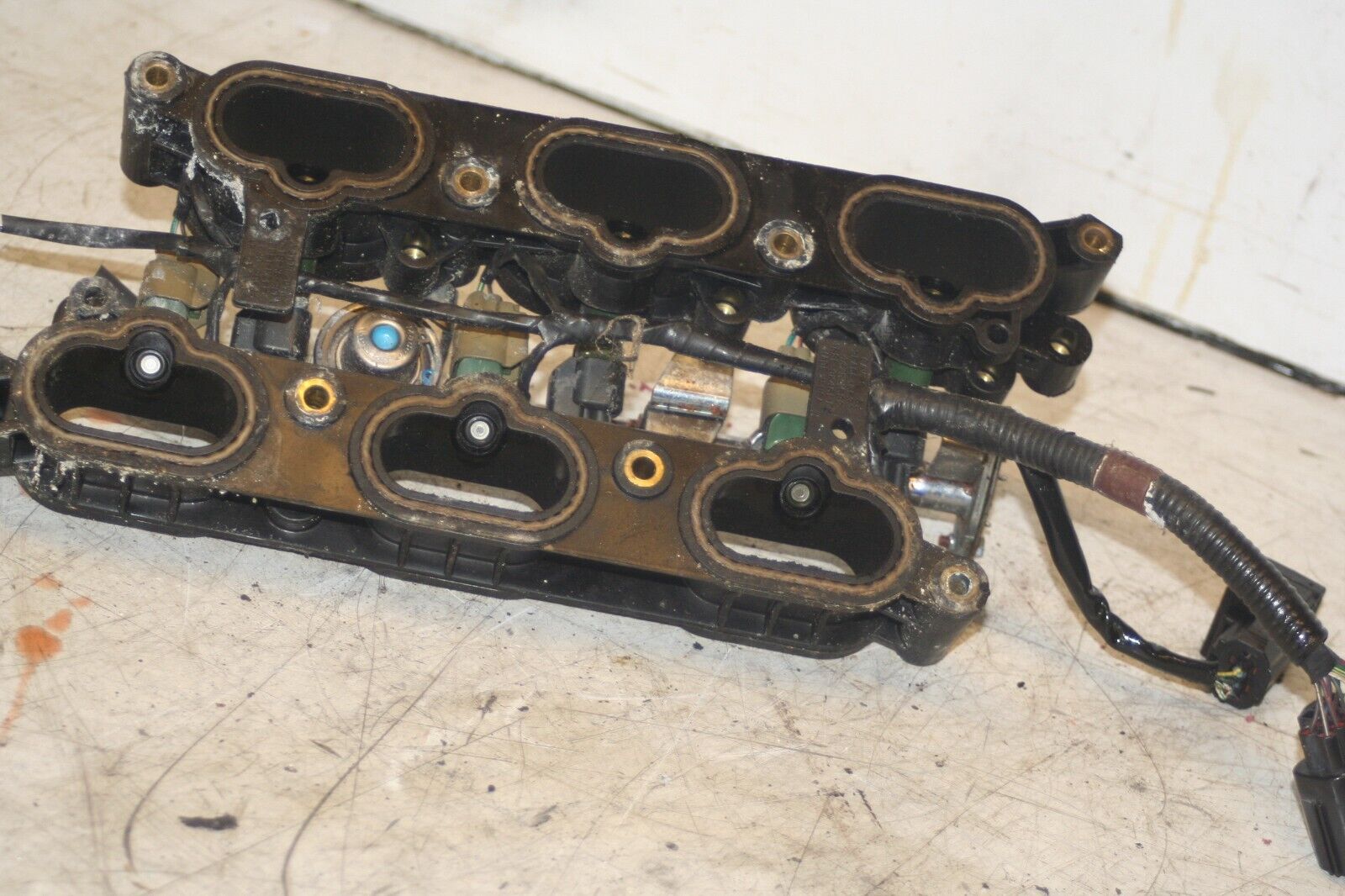 JAGUAR S TYPE. FUEL INJECTORS AND RAIL