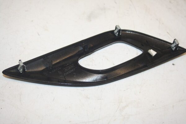 2010 CITROEN DS3. BLACK DOOR HANDLE TRIM SURROUND PASSENGER SIDE - Image 4