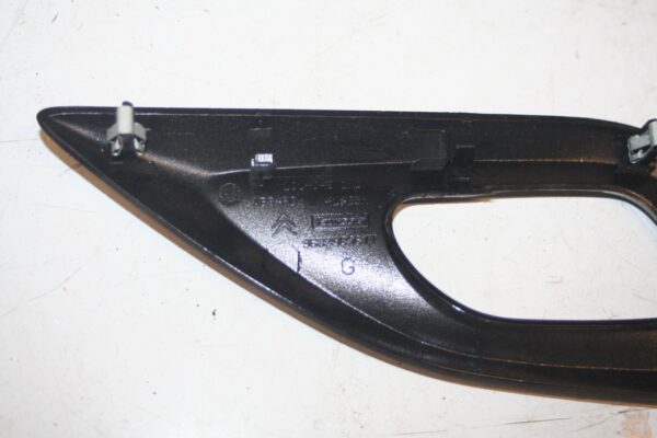 2010 CITROEN DS3. BLACK DOOR HANDLE TRIM SURROUND PASSENGER SIDE - Image 5