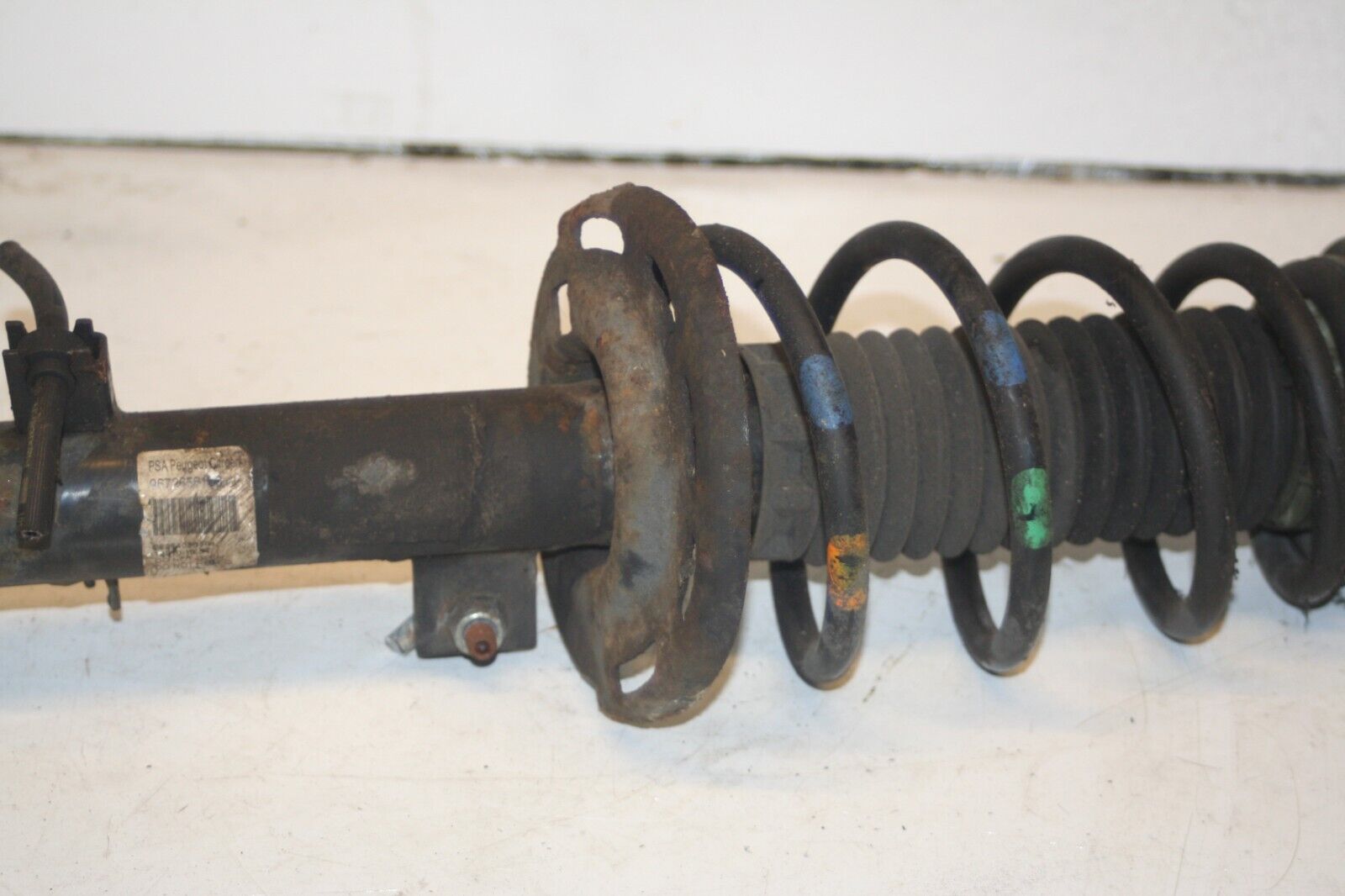 2010 CITROEN DS3. DRIVER SIDE FRONT SUSPENSION UNIT