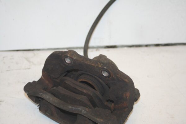 2010 CITROEN DS3. PASSENGER SIDE FRONT BRAKE CALIPER + CARRIER - Image 4