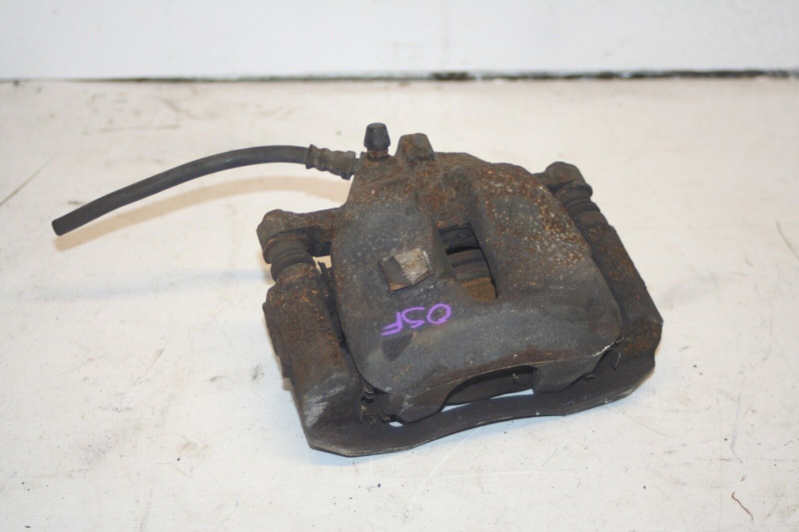 2010 CITROEN DS3. DRIVER SIDE FRONT BRAKE CALIPER + CARRIER