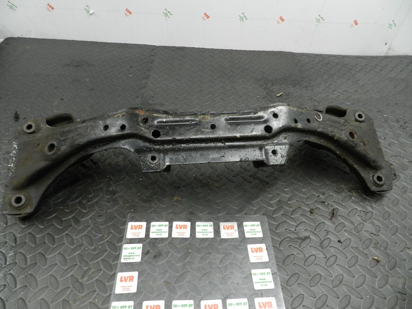 143. 2003 BMW 318Ci E46 CONVERTIBLE. FRONT LOWER SUBFRAME ENGINE CRADLE