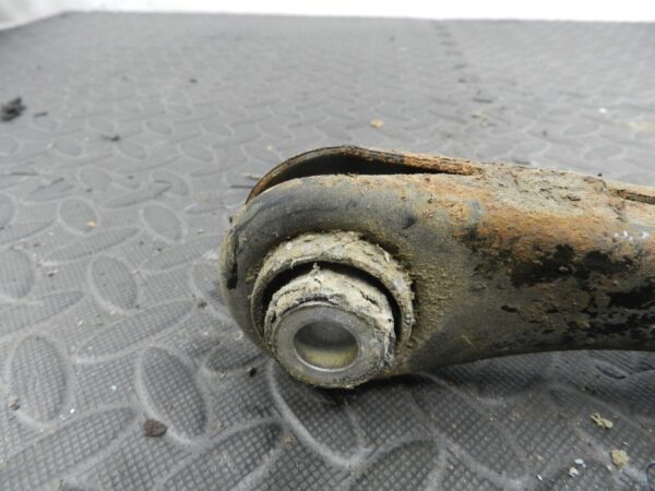 143. 2003 BMW 318Ci E46 CONVERTIBLE. DRIVER SIDE SUSPENSION ARM - Image 4