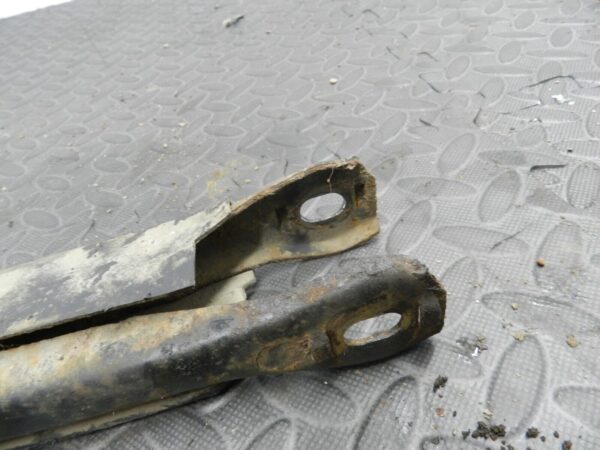 143. 2003 BMW 318Ci E46 CONVERTIBLE. DRIVER SIDE SUSPENSION ARM - Image 5