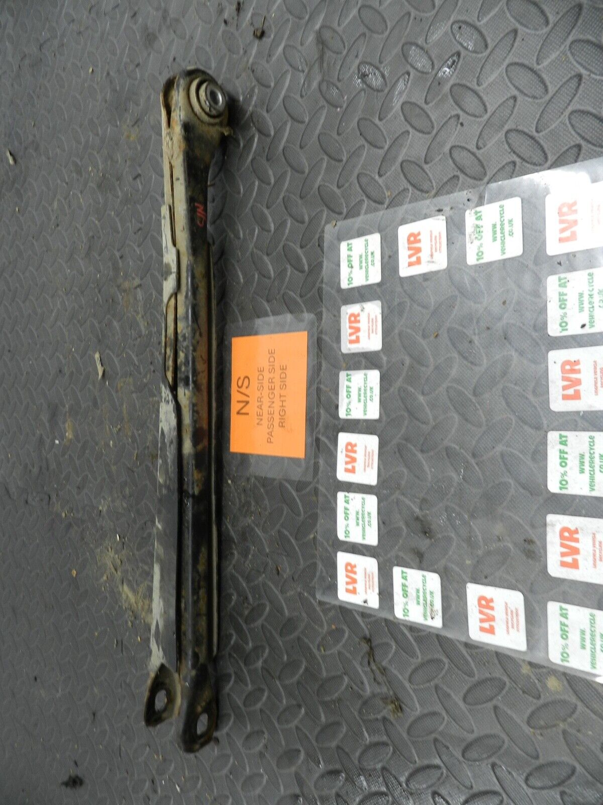 143. 2003 BMW 318Ci E46 CONVERTIBLE. PASSENGER SIDE SUSPENSION ARM